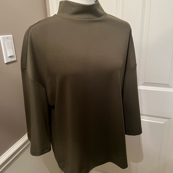 Halston Boxy Top - Picture 3 of 5